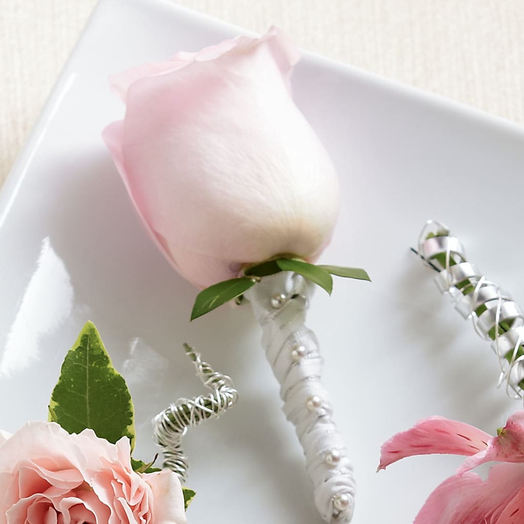 Pink Rose Boutonniere – The Flower Shop For All Occasions, California MO