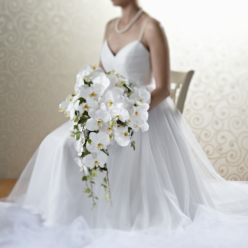 Classic White Bouquet – The Flower Shop For All Occasions, California MO