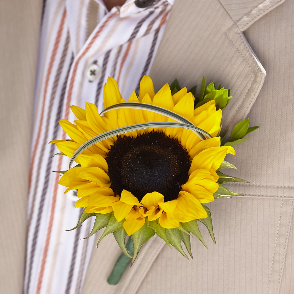 Free Spirit Boutonniere – The Flower Shop For All Occasions, California MO