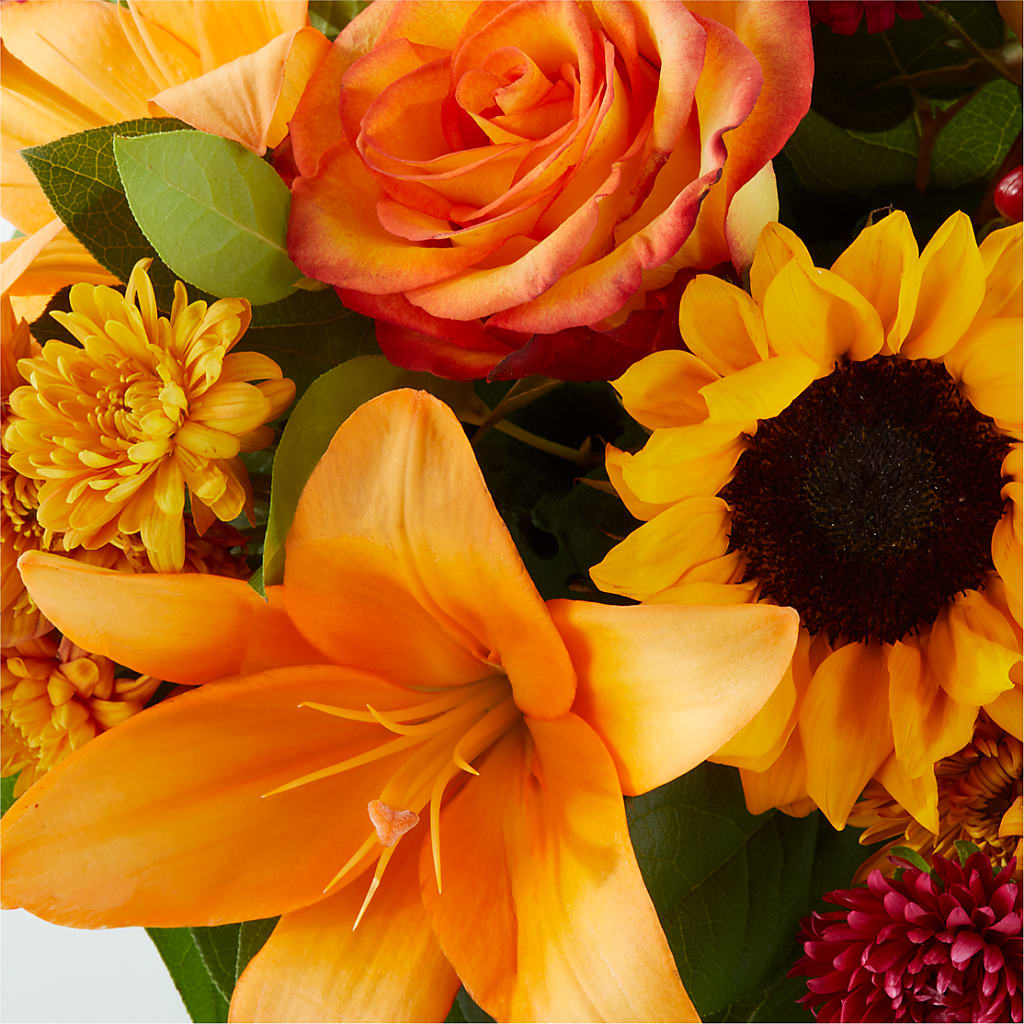 Grateful Centerpiece –  The Flower Shop For All Occasions, California MO