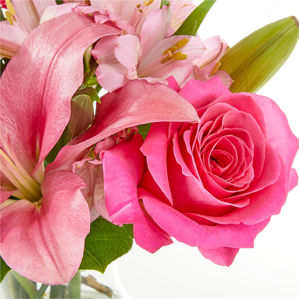Lots of Love Bouquet –  The Flower Shop For All Occasions, California MO